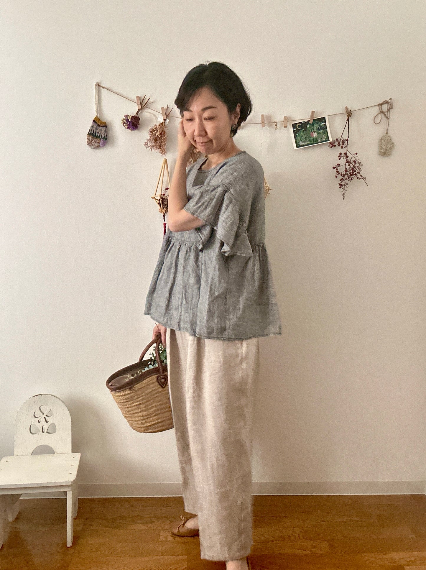 【パンツ】楽なのに上品なリネンツータックパンツ【生成りNatural】/日本